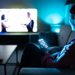 Czy od telefonu psuje się wzrok? Fakty, które musisz znać