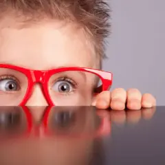 Gdzie kupić okulary dla daltonistów? Sprawdź ceny i oferty