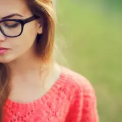 Przeszywający wzrok co to znaczy? Zrozum jego emocjonalne znaczenie