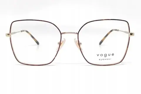 Modne okulary Vogue Eyewear w bordowej oprawce z metalowymi zausznikami.