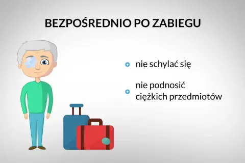 Po operacji zaćmy nie schylać się. Pacjent z plastrem na oku i walizkami uczy się, kiedy można się schylać.