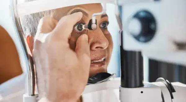 Dobór okularów: okulista czy optometrysta - co wybrać dla zdrowia?