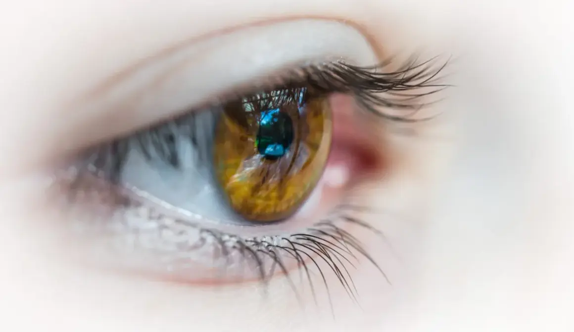 Jak długo boli oko po operacji zaćmy? Poznaj czas i objawy bólu